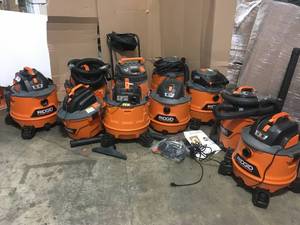 PALLET WITH RIDGID WET VACS SEE PICS