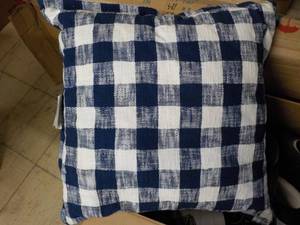 lot 5 image: 1 - 22 New Square Threshold Toss P...