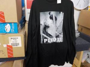 lot 12 image: 2X Friends Long Sleeve Top...