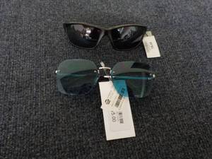 lot 45 image: 2 pair Sunglasses one foster grant...