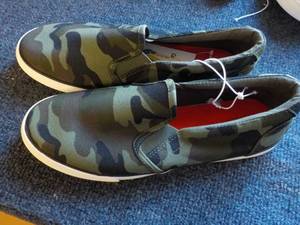 lot 78 image: Size 6 Boys Shoes Cat and Jack...