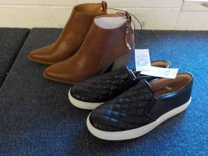 lot 82 image: 2 pair size 8 Womens Shoes Univers...