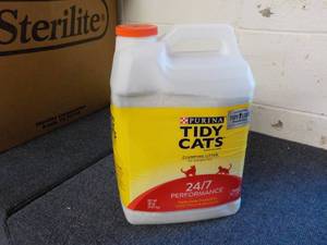 lot 106 image: Purina 20 lb. Tidy Cats...
