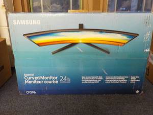 lot 122 image: Samsung Essential Curved Monitor...