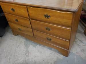 lot 187 image: 3 Pc FullQueen Bedroom Set...