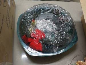 lot 219 image: Wreath in  plastic holder