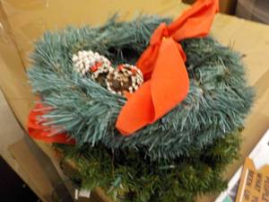 lot 221 image: 3 Wreaths and Filter...
