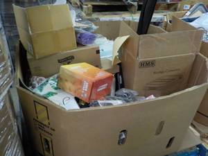 lot 258 image: Pallet of Merchandise from a major ...