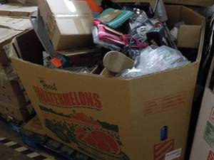 lot 283 image: Pallet of Merchandise from a major ...