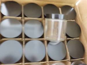 lot 295 image: 12 - 4 oz Glass Jars with Covers...