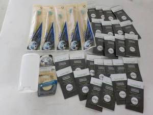 lot 296 image: Sample Lot 5 Woo Bamboo Toothbrushe...