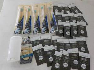 lot 297 image: Sample Lot 5 Woo Bamboo Toothbrushe...