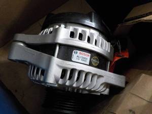lot 334 image: Bosch Alternatorstarter...