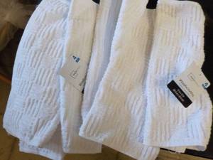 lot 335 image: 9 MainStays Wash cloths ...