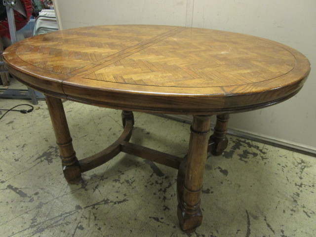 lot 225 image: SOLID WOOD DINING TABLE
