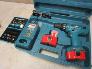 lot 203 image: MAKITA CORDLESS DRILL, QUAD-DRIVER SET