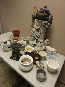 lot 211 image: DECORATIVE SQUIRRELBIRD STAND, PLANT POTS, WIND CHIME, HUMMINGBIRD FEEDER, WATERING CAN
