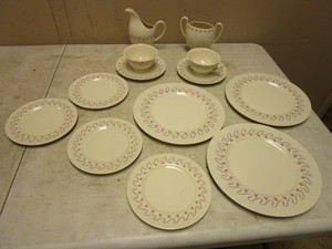 lot 214 image: FRANCISCAN CHINA SET