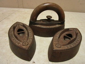 lot 216 image: VINTAGE CAST-IRON SAD IRONS, ENTERPRISE MFG. CO. #50