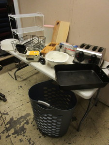lot 218 image: ROSCHCO BAKING PAN, CROFTON 4-SLICE TOASTER, VINTAGE OSTER KNIFE SHARPENER, POLY-GLOVES, MORE