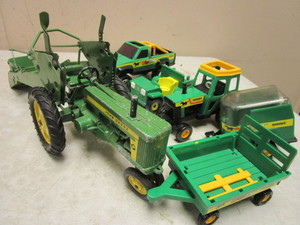 lot 230 image: VINTAGE JOHN DEERE TOY TRACTOR WITH IMPLEMENT, BUDDY L TRACTOR TOYS