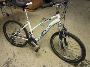 lot 233 image: SCHWINN RANGER 24 MOUNTAIN BIKE, WITH SHIMANO COMPONENTS