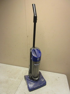 lot 236 image: ROYAL DIRT DEVIL BAGLESS QUICK VACUUM