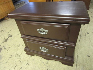lot 256 image: SAMUEL LAWRENCE NIGHT STANDDRESSER, WITH SLIDE-OUT TOP FOR JEWELRY STORAGE