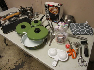 lot 284 image: NORDIC WARE GRIDDLE KING, ENAMEL COOKWARE SET, MEASURING CUPS, THERMOMETER, OTHER KITCHENWARE