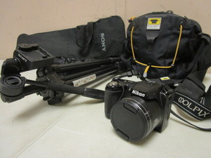 lot 286 image: NIKON COOLPIX L110 DIGITAL CAMERA, WITH CARRYING CASE, SONY ADJUSTABLE CAMERA STAND