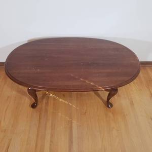 lot 200 image: Traditional Oval Low Top Coffee Table