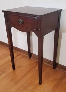 lot 123 image: Delicate Contemporary Side Table