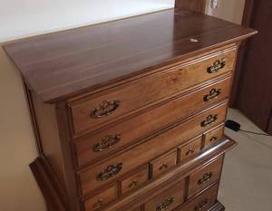 lot 203 image: Traditional Six Drawer Dresser