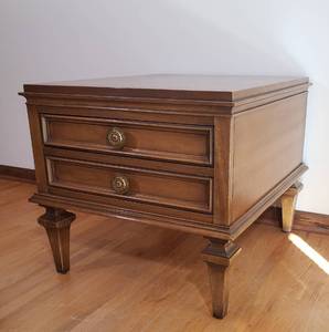 lot 116 image: Large Nob Traditional Side Table by Century