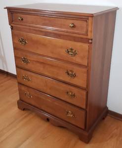 lot 119 image: Contemporary Five Drawer Dresser by Century