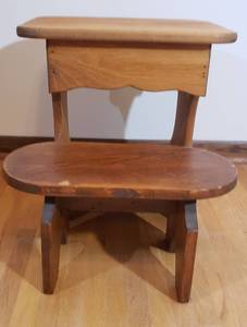 lot 301 image: Petite Pair of Stools