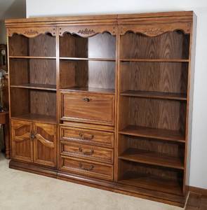 lot 221 image: Contemporary Set of Three Bookshelves