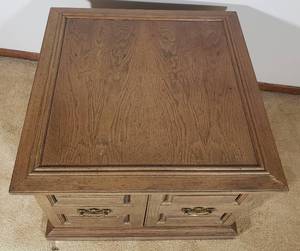 lot 223 image: Traditional Contemporary Oak Side Table