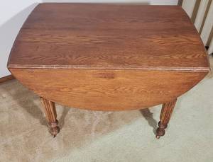 lot 225 image: Antique Oak Drop Leaf Dining table