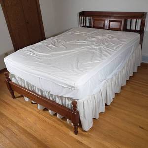 lot 228 image: Contemporary Spindle Full Bed Frame
