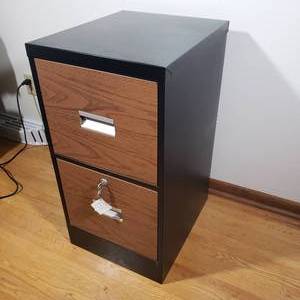 lot 280 image: Practical Two Drawer Filling Cabinet
