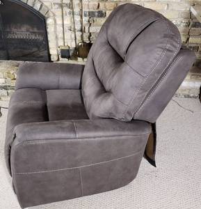 lot 105 image: Soft Ashley Furniture Leather Lift Chair