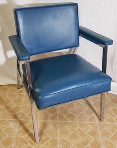 lot 109 image: Mid-Century Blue Vinyl Steelcase Armchair