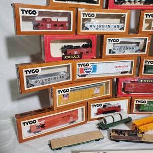 lot 321 image: Spectacular Tyco Train Collection