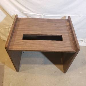 lot 411 image: Functional Workstation