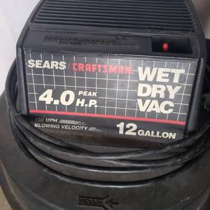 lot 370 image: Craftsman 12 Gallon Shop-Vac