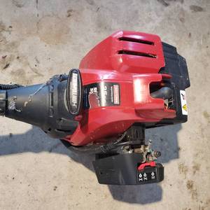 lot 377 image: Craftsman 25cc Weed Whip