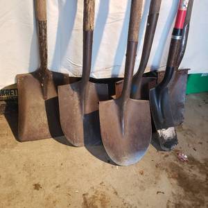 lot 380 image: Shovel Bundle