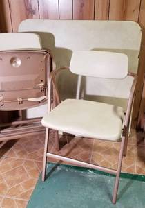 lot 340 image: Folding Table and 4 Folding Chairs