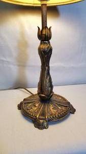 lot 345 image: Vintage Brass Floral Stem Table Lamp